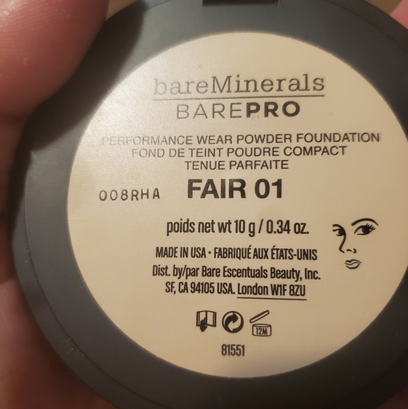 New bareMinerals barePRO Performance Wear Powder Foundation. Fair 01 - Picture 3 of 7